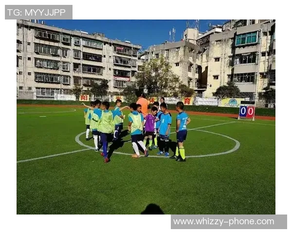 小白的足球之路：从8号球衣到世界舞台的辉煌历程